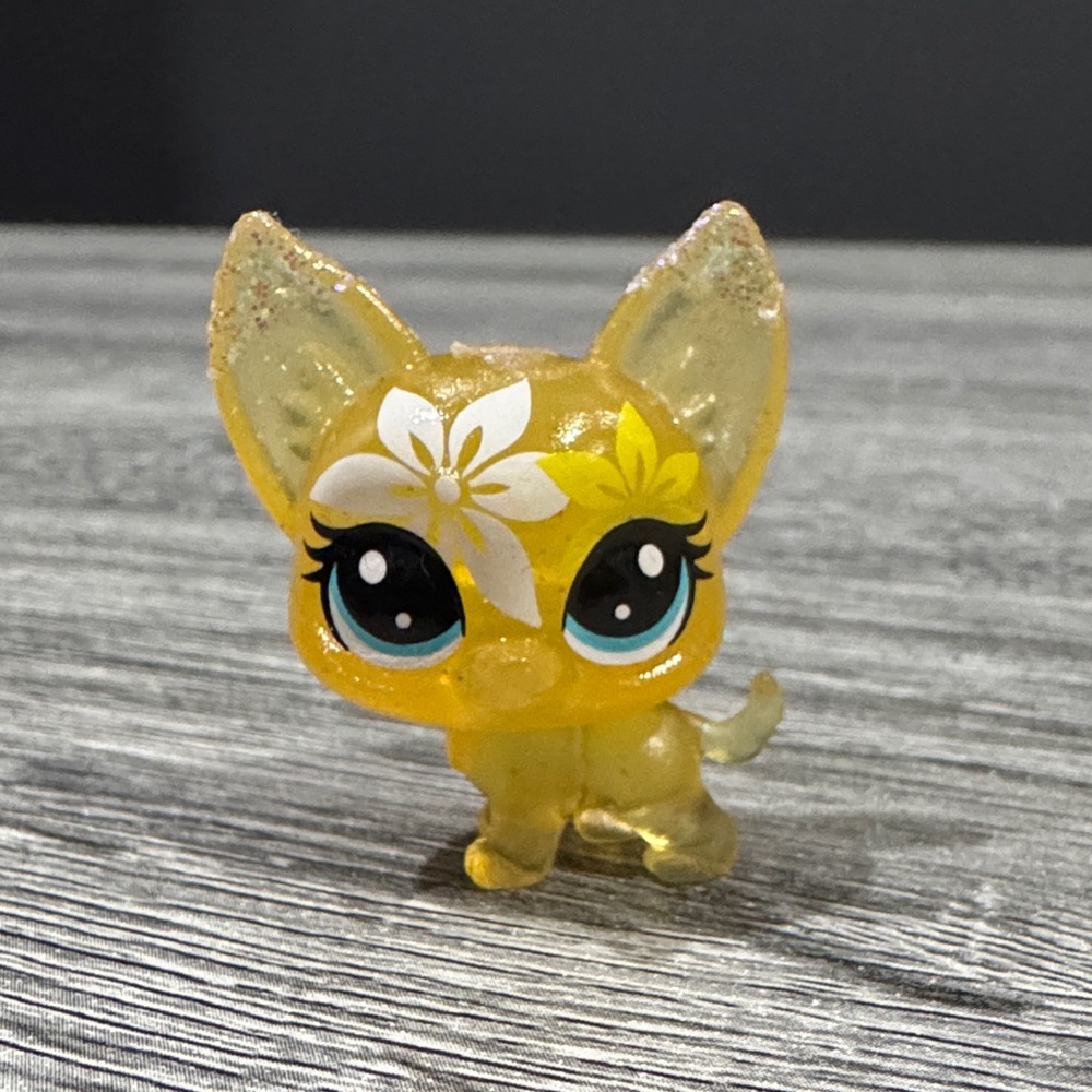 Littlest Pet Shop | Blooming Flower Bouquet: Yellow Chihuahua - Mini Figure